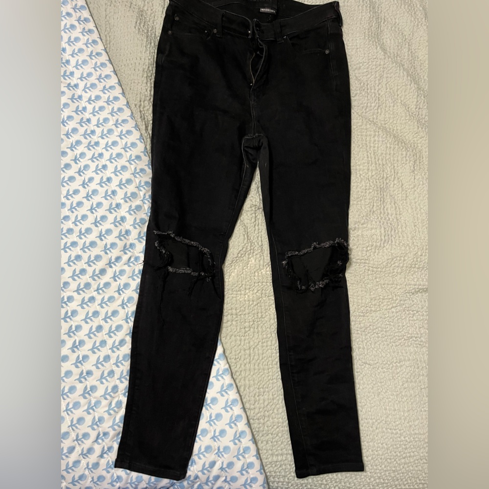 AE black distressed 16